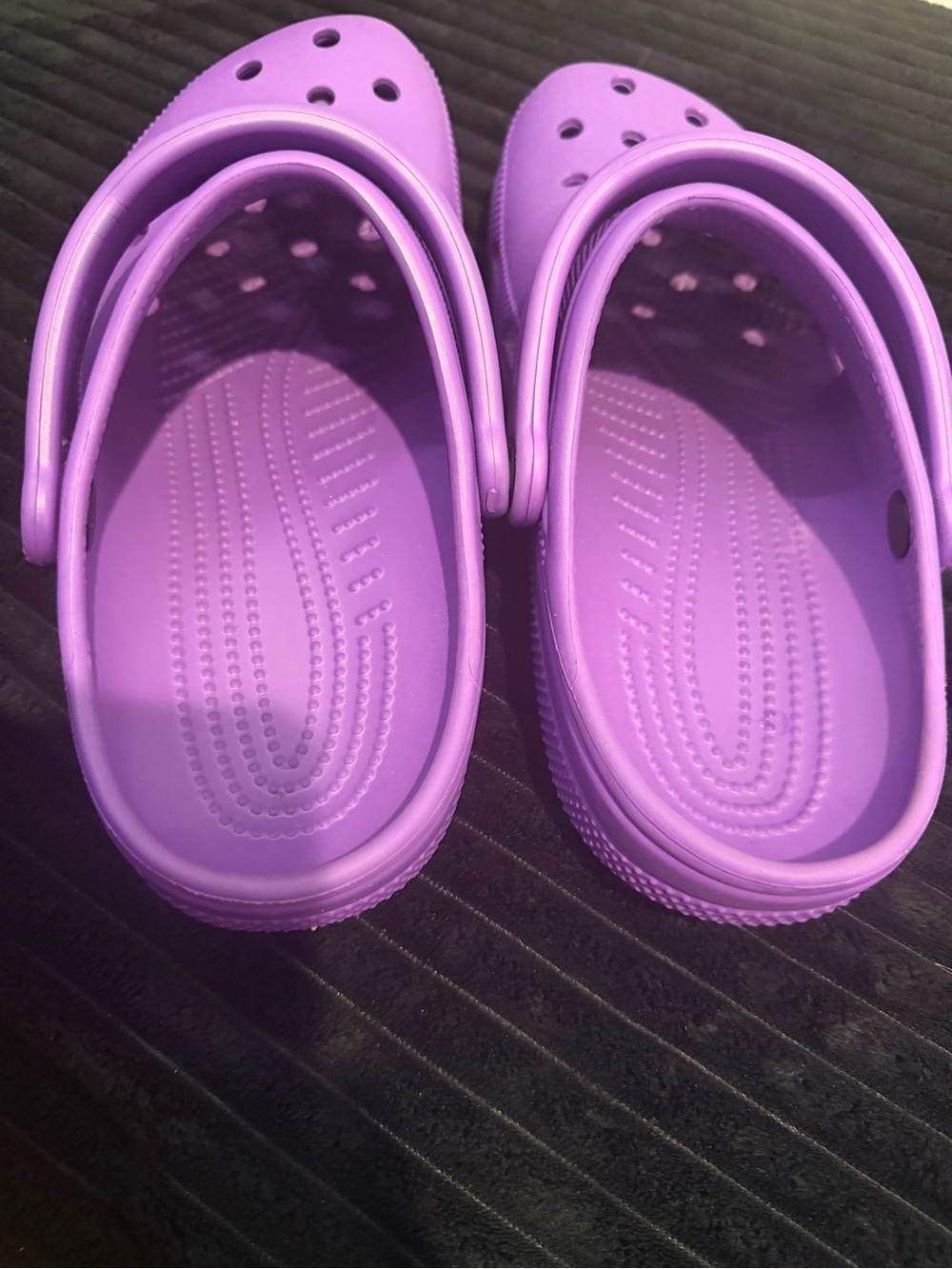 CROCS Classic Clog in Purple - Picture 2 of 4
